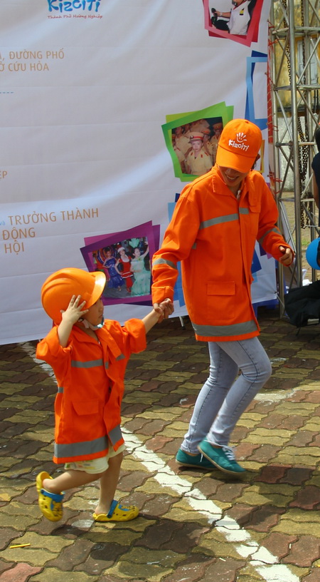 Nhiều trò chơi ý nghĩa tại 'Ngày hội thiếu nhi Hà Nội' ảnh 7